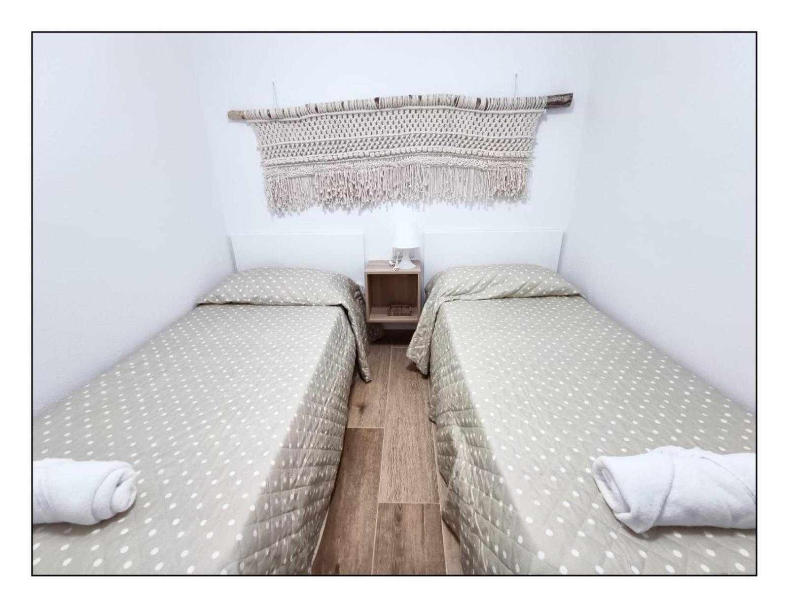 Apartamento - Wifi Free - Piscina - 50 M Playa 살루 외부 사진